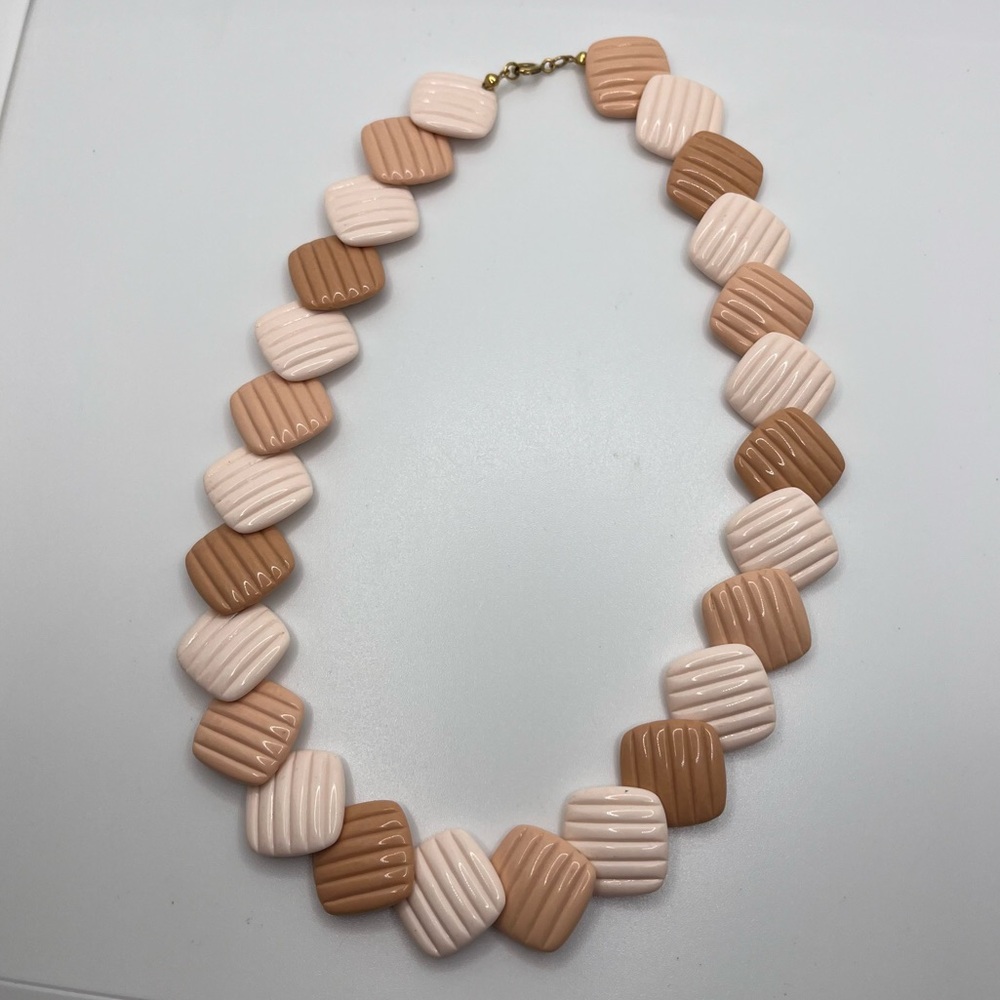 Vintage Estate Avon Summer Sands Lucite Ribbed 80's Square Bead Necklace Plastic
